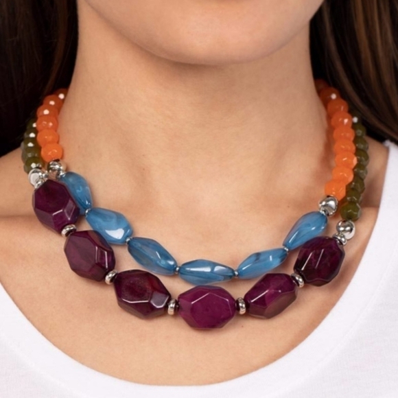 Jewelry - Multi color necklace set